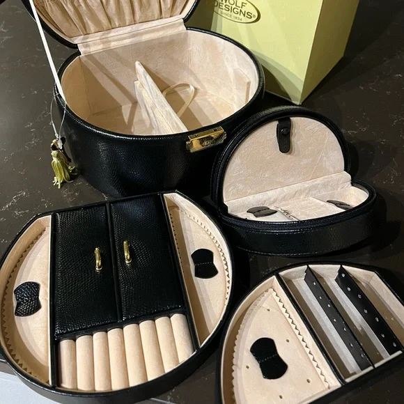 Wolf travel jewelry box - Picture 5 of 7